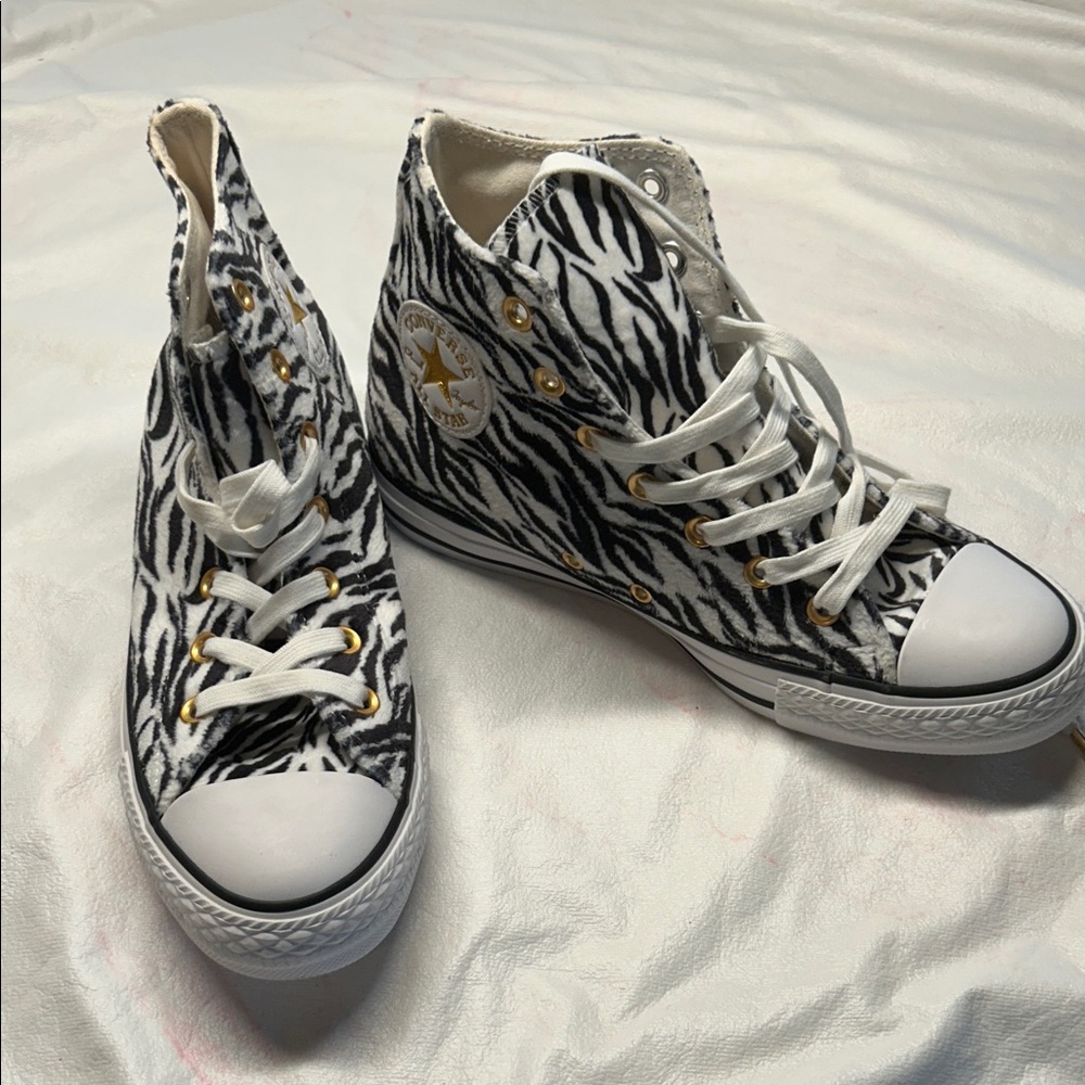 Converse Zebra Pattern High-Tops with Gold Details NIB M6/W8